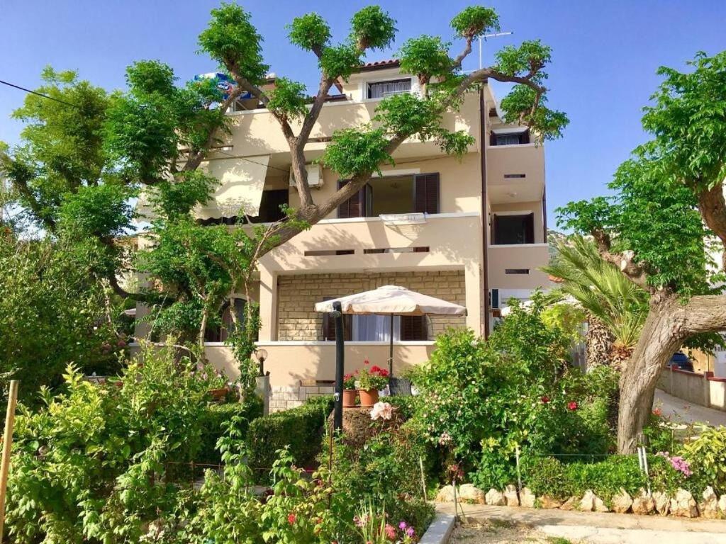 Apartments Zdenka - Garden Terrace Barbat na Rabu Ngoại thất bức ảnh